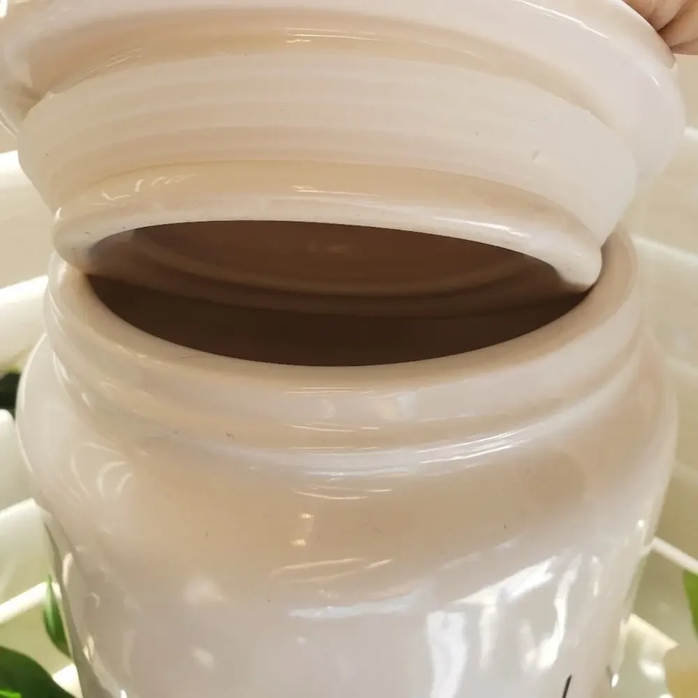 RAE DUNN SEALED CEREAL CONTAINER